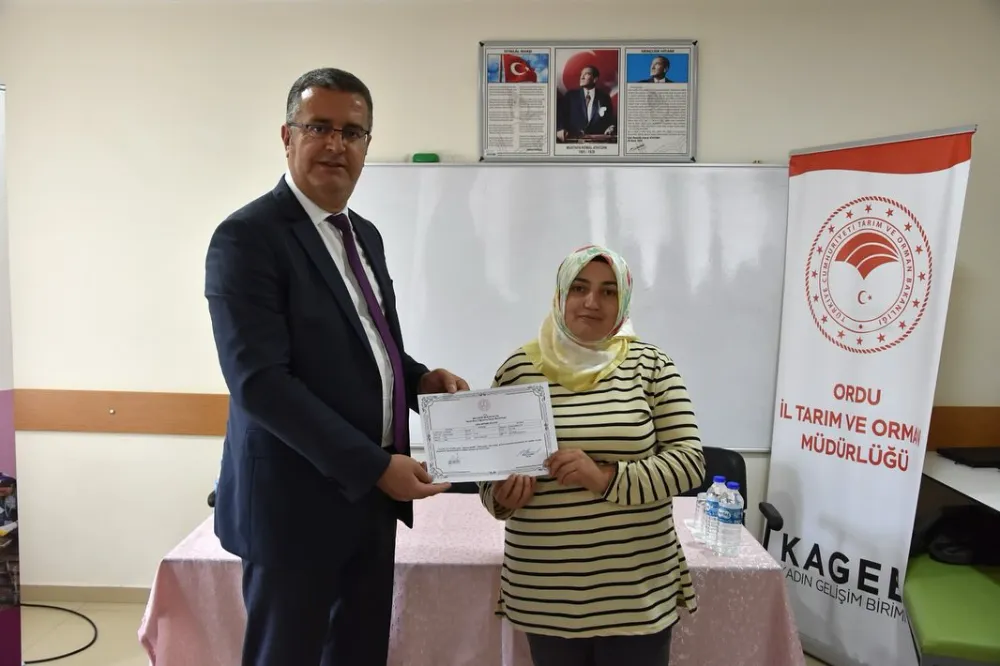 KURS BİTİRME BELGELERİ TAKDİM EDİLDİ